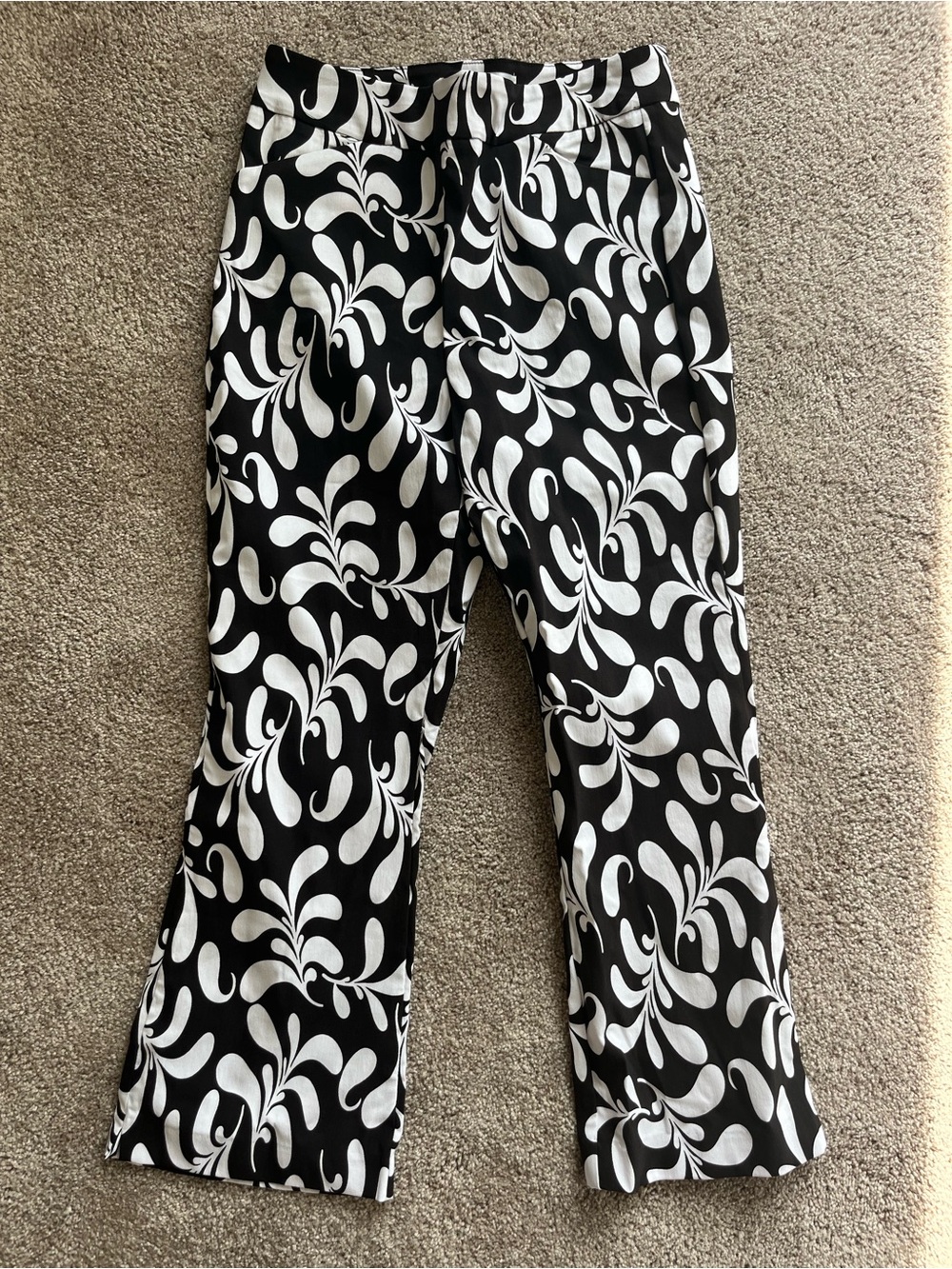 Black & White Patterned Women's Pants Brand New Size Medium Eric casual